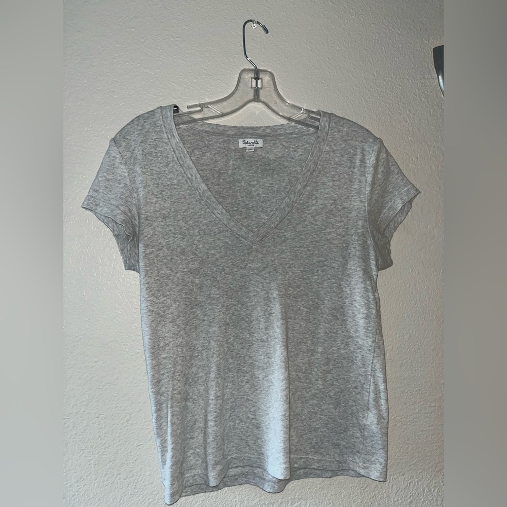 Heather grey Splendid Faye V-Neck Tee!
